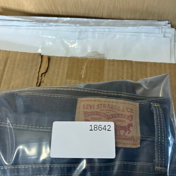 Levi's 311 Shaping Skinny Jeans Womens Size 32 Blue Mid Rise Stretch Slim Fit - Picture 12 of 12